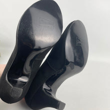 Load image into Gallery viewer, Original 1940's 1950's Black Suede Bow Fronted Court Shoes - UK 6.5