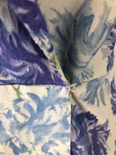 Load image into Gallery viewer, Wounded But Wearable 1950s St Michael Carnation Floral Print Robe - B36