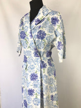 Load image into Gallery viewer, Wounded But Wearable 1950s St Michael Carnation Floral Print Robe - B36