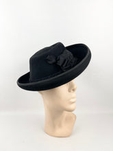 Load image into Gallery viewer, Original 1930s or 1940s Inky Black Felt Hat with Plaited Trim and Grosgrain Frill