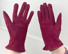 Load image into Gallery viewer, Original 1940's Burgundy Suede Set of Bag and Matching Gloves