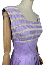 Load image into Gallery viewer, Original 1950&#39;s Carnegie Model Pale Lilac Cotton Day Dress with White Lace Detail and Bow Trimmed Pockets - Bust 38
