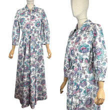 Load image into Gallery viewer, 1940’s White Cotton Belted Zip Front House Dress with Bold Floral Print in Pink, Black, Purple and Green - Bust 38 *

