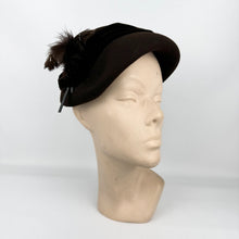 Load image into Gallery viewer, Original 1950&#39;s Brown Felt Hat with Velvet and Feather Trim - Classic Piece
