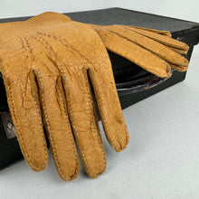 Load image into Gallery viewer, Original 1940&#39;s or 1950&#39;s Men&#39;s Tan Pig Skin Leather Gloves - Size 8.5 *
