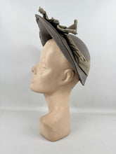 Load image into Gallery viewer, Original 1930&#39;s Grey Felt French Hat with Velvet Ribbon Trim by &#39;Suzanne Le Meunier&#39;
