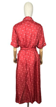 Load image into Gallery viewer, Original Volup 1940&#39;s Novelty Print Dressing Gown - Red with Pink Ornate Carriages - Bust 44 46 48
