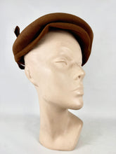 Load image into Gallery viewer, Original 1940's Mid Brown Felt Hat with Plaited Felt Trim
