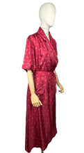 Load image into Gallery viewer, Original Volup 1940&#39;s Novelty Print Dressing Gown - Red with Pink Ornate Carriages - Bust 44 46 48
