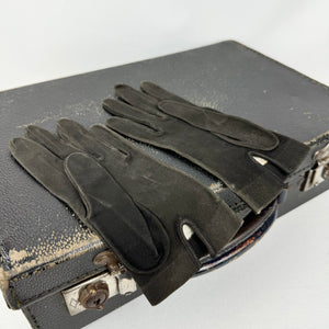 Vintage 1950's Black Suede Gloves with Floral Embroidery - Size 6.5 *