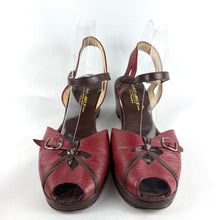Load image into Gallery viewer, Re-Mix Vintage 1940's Style Peep Toe Wedge Sandals in Brown and Red - UK 7
