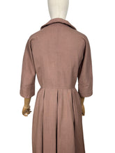 Load image into Gallery viewer, Original 1950’s Stylish Warm Brown Slub Linen Day Dress - Bust 36 *
