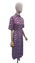 Load image into Gallery viewer, Original 1940's Novelty Print Day Dress with Bow Print in Red, Black and Grey - Bust 34
