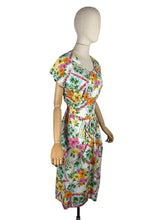 Load image into Gallery viewer, Reproduction 1940's Novelty Print Cotton Day Dress - Tropical Themed Print - Bust 37 *
