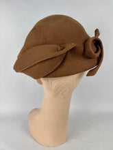Load image into Gallery viewer, Original 1940's Mid Brown Felt Hat with Plaited Felt Trim
