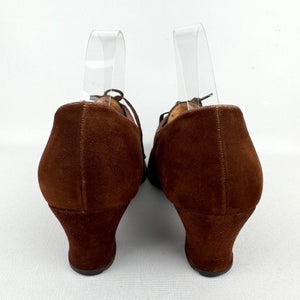 Original Late 1930's or Early 1940's Clarks Chocolate Brown Lace Up Shoes - Size 6 6.5