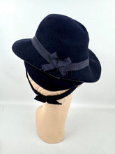 Load image into Gallery viewer, Original 1930&#39;s Midnight Blue Felt Hat with Crepe and Pink Velvet Trim - Classic Piece
