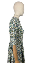 Load image into Gallery viewer, Vintage 1950&#39;s 1960&#39;s Lightweight Cotton Novelty Print Shirtwaister Dress in Purple, Blue and Green - Bust 36
