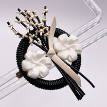 Load image into Gallery viewer, Original 1940&#39;s Black and White Wartime Make Do and Mend Wire Brooch with Flower Button MIddle
