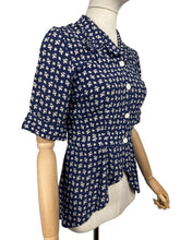 Load image into Gallery viewer, Original 1940’s Navy and White Crepe Novelty Print Jacket with Baskets and Flowers - Bust 33 34 *

