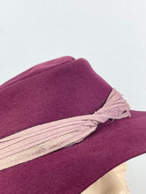 Load image into Gallery viewer, Original 1940&#39;s Burgundy Felt Fedora with Pink Pleated Trim
