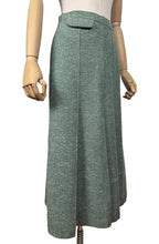 Load image into Gallery viewer, Original 1940&#39;s Green and White Tweed Pleated Skirt with Pocket - Waist 27&quot;
