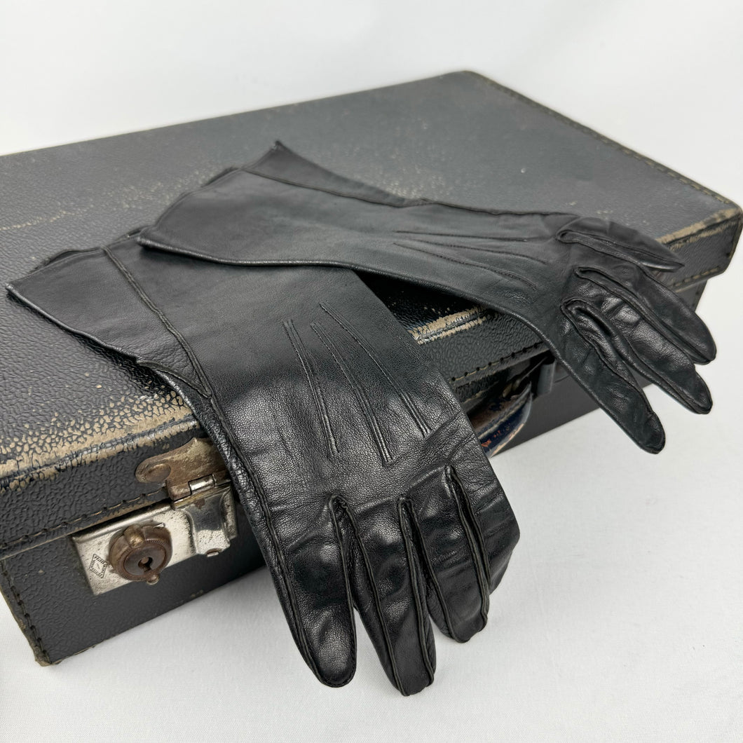 Original 1940's CC41 Deadstock Soft Black Leather Gloves - Size 6