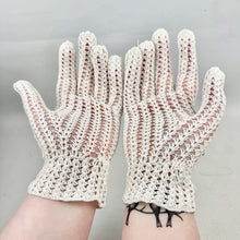 Load image into Gallery viewer, Original 1940's 1950's White Cotton Crochet Gloves with Pretty Detailing - Size 6
