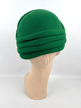 Load image into Gallery viewer, Original 1950&#39;s Vibrant Kelly Green Felt Hat by Jacoll
