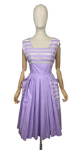 Load image into Gallery viewer, Original 1950&#39;s Carnegie Model Pale Lilac Cotton Day Dress with White Lace Detail and Bow Trimmed Pockets - Bust 38
