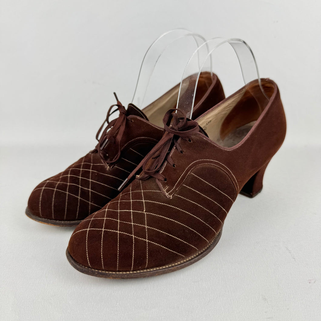 Original Late 1930's or Early 1940's Clarks Chocolate Brown Lace Up Shoes - Size 6 6.5