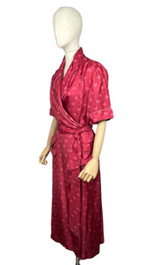 Original Volup 1940's Novelty Print Dressing Gown - Red with Pink Ornate Carriages - Bust 44 46 48