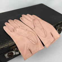 Load image into Gallery viewer, Original 1940&#39;s or 1950&#39;s Soft Pink Leather Gloves with Cut Out Detail - Size 6 *
