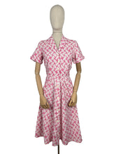 Load image into Gallery viewer, Original 1940&#39;s 1950&#39;s Pink and White Cotton Summer Dress with Pretty Fern Print - Bust 34 35
