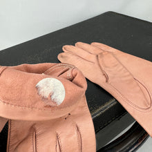 Load image into Gallery viewer, Original 1940&#39;s or 1950&#39;s Soft Pink Leather Gloves with Cut Out Detail - Size 6 *
