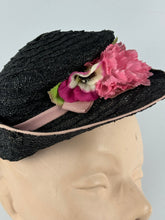 Load image into Gallery viewer, Original Late 1930&#39;s or Early 1940&#39;s Pink and Black Straw Topper Hat with Floral Trim
