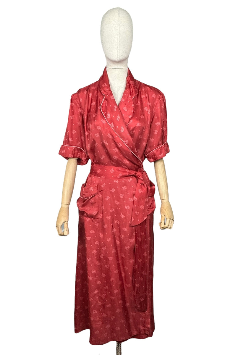 Original Volup 1940's Novelty Print Dressing Gown - Red with Pink Orna ...