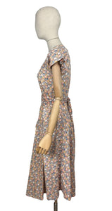 Original 1940’s Fine Cotton Floral Day Dress in Brown, Pink, Blue and White - Bust 36 *