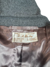 Load image into Gallery viewer, Original 1940's Grey Wool Single Breasted Jacket by F.A.Brackley - Bust 34 36 *
