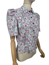 Load image into Gallery viewer, 1940&#39;s Reproduction Blouse in Mauve, Blue and White Floral Made from a Feed Sack - Bust 35 37
