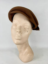 Load image into Gallery viewer, Original 1940's Mid Brown Felt Hat with Plaited Felt Trim
