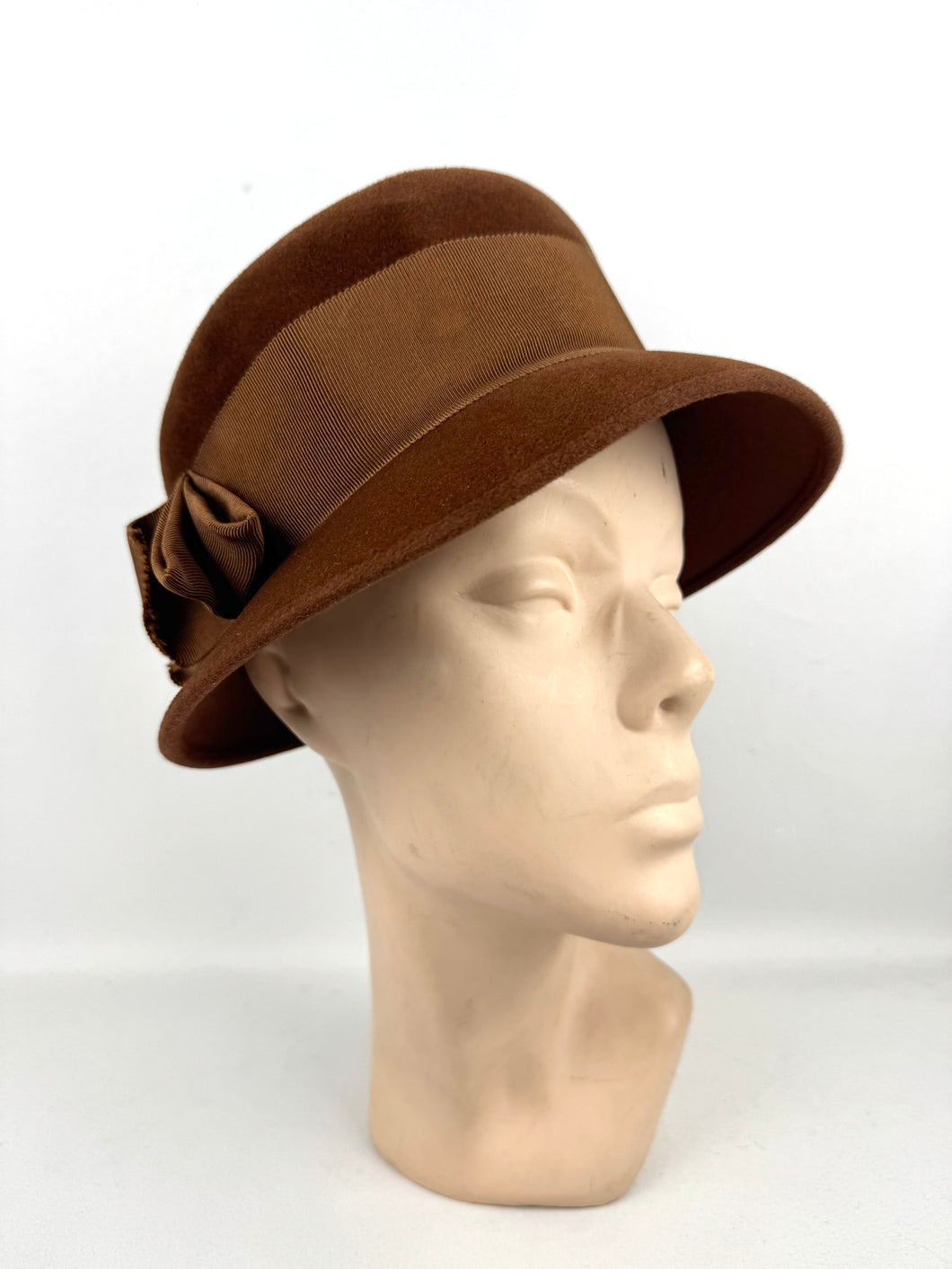 Original 1950’s Warm Brown Felt Hat with Wide Grosgrain Ribbon Trim by Jacoll