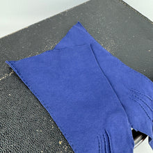 Load image into Gallery viewer, Original 1930&#39;s Navy Blue French Cotton Gauntlet Gloves by Neyret Le Sphinx, Paris - Size 6
