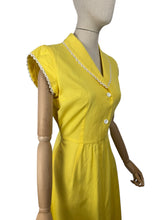 Load image into Gallery viewer, 1950&#39;s Reproduction Yellow and White Cotton Summer Dress - Bust 38 39 *
