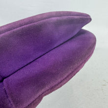 Load image into Gallery viewer, Original 1940's Purple Suede Handbag with Gold-tone Clasp *
