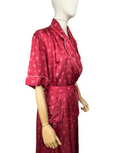 Load image into Gallery viewer, Original Volup 1940&#39;s Novelty Print Dressing Gown - Red with Pink Ornate Carriages - Bust 44 46 48
