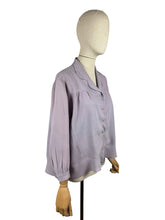 Load image into Gallery viewer, Wounded But Wearable Original Volup 1940's Crepe Blouse in Mauve - Bust 42 44
