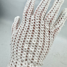 Load image into Gallery viewer, Original 1940's 1950's White Cotton Crochet Gloves with Pretty Detailing - Size 6
