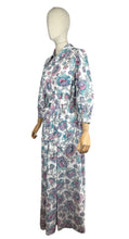 Load image into Gallery viewer, 1940’s White Cotton Belted Zip Front House Dress with Bold Floral Print in Pink, Black, Purple and Green - Bust 38 *
