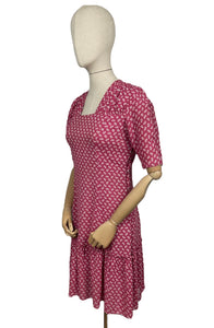 Original 1930's Petite Fit Day Dress in Pink and White Print - Bust 34 *